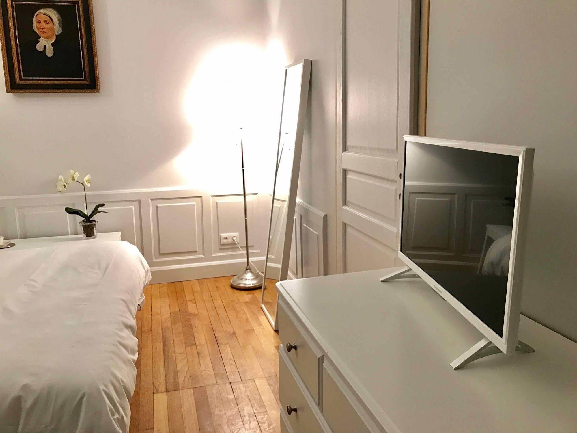 Villa Clement Appart'Hotel Санс Екстериор снимка